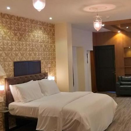 Creek Hotel - Panaji Ngoại thất bức ảnh