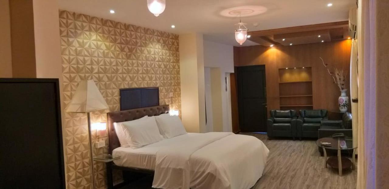 Creek Hotel - Panaji Ngoại thất bức ảnh