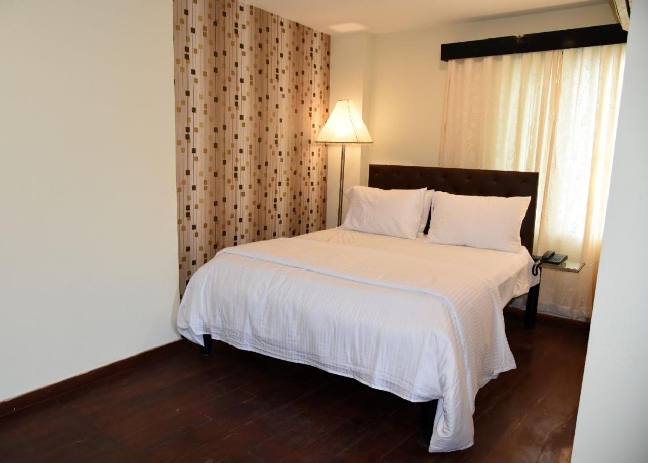 Creek Hotel - Panaji Ngoại thất bức ảnh