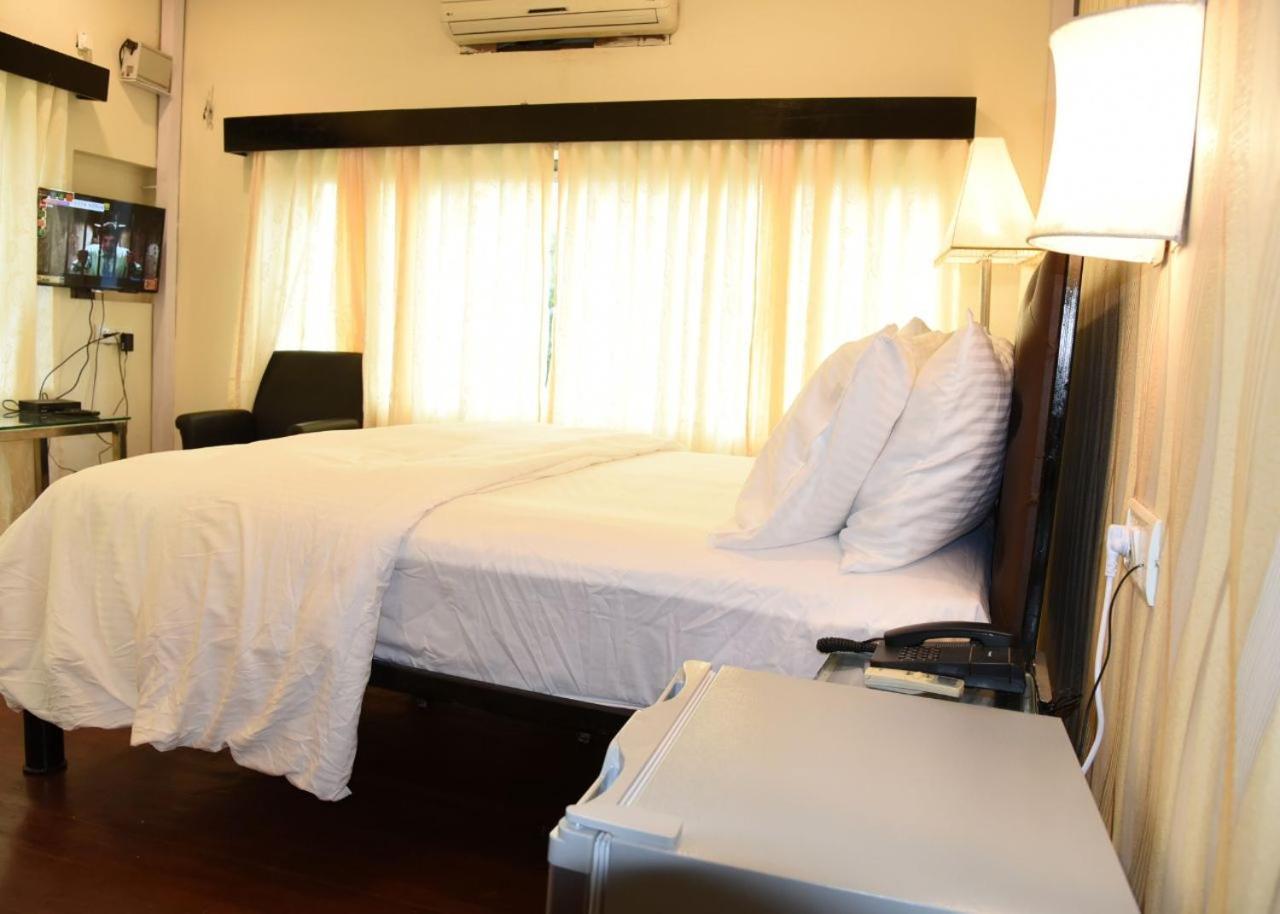 Creek Hotel - Panaji Ngoại thất bức ảnh
