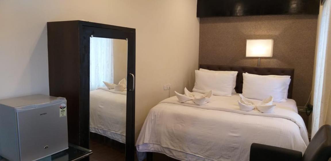 Creek Hotel - Panaji Ngoại thất bức ảnh