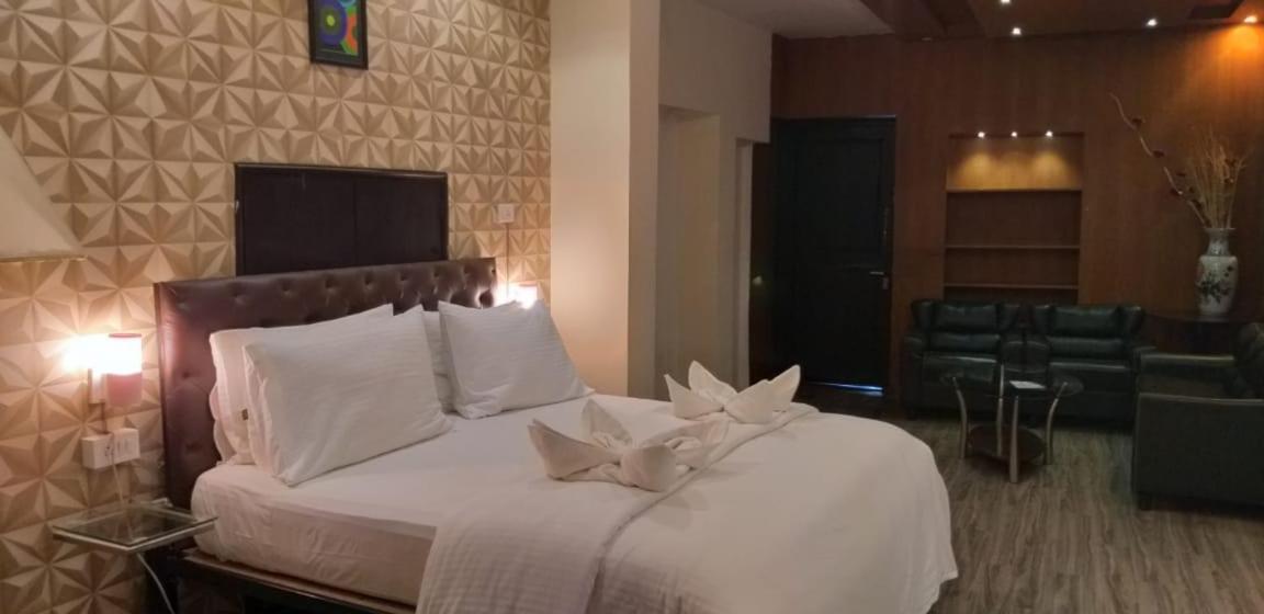 Creek Hotel - Panaji Ngoại thất bức ảnh