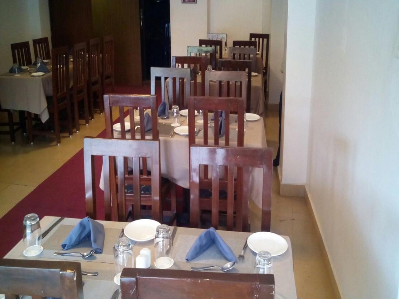 Creek Hotel - Panaji Ngoại thất bức ảnh