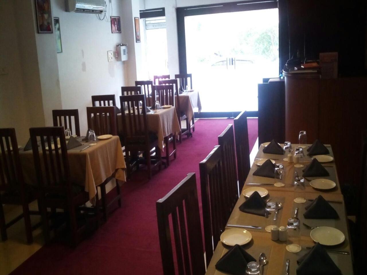 Creek Hotel - Panaji Ngoại thất bức ảnh